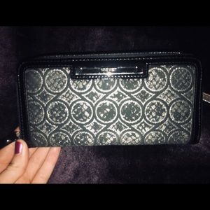Nine West zip around wallet